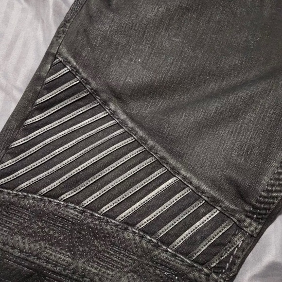 COLLECTORS EDITION!!!! NWOT ROCK REVIVAL JEANS - Picture 6 of 10